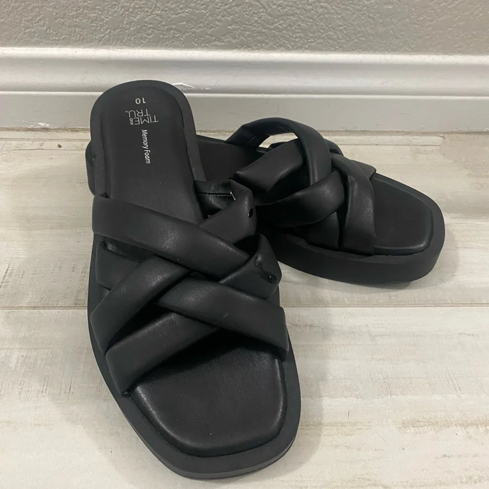 NWOT Black Platform Wedge Strappy Sandals with TJ Memory Foam, size 10